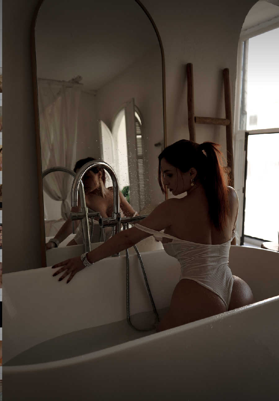 A playful frame from Miranda Faith nude — online in Warsaw