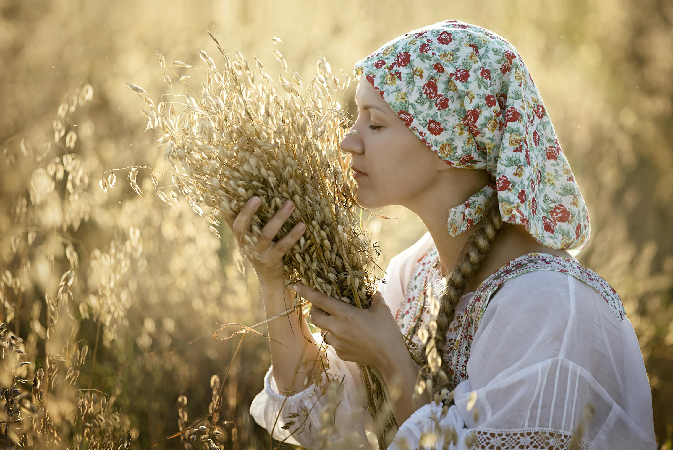 Photo Women in Slavic costumes in Warsaw