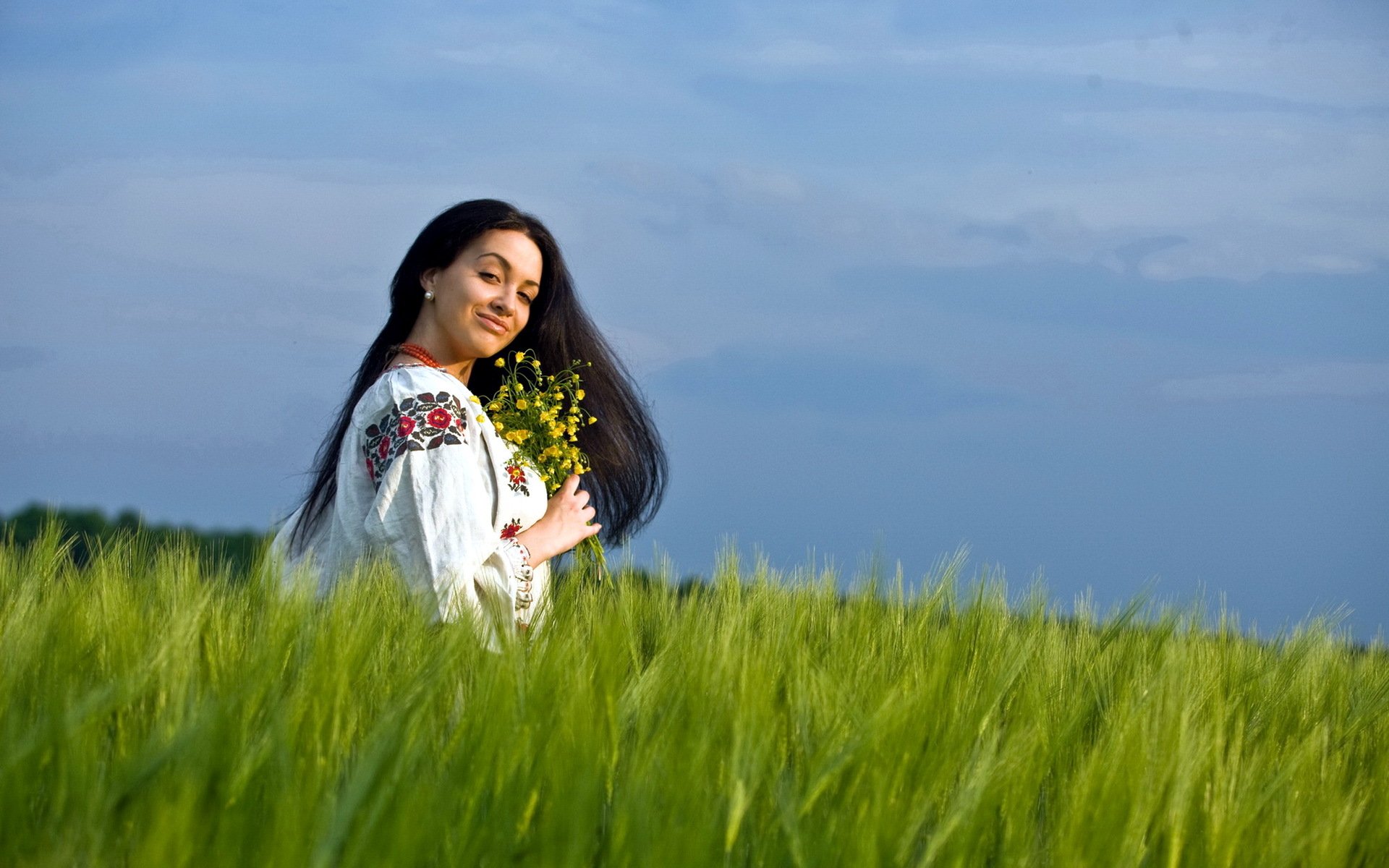 Girls in Slavic costumes in Warsaw
