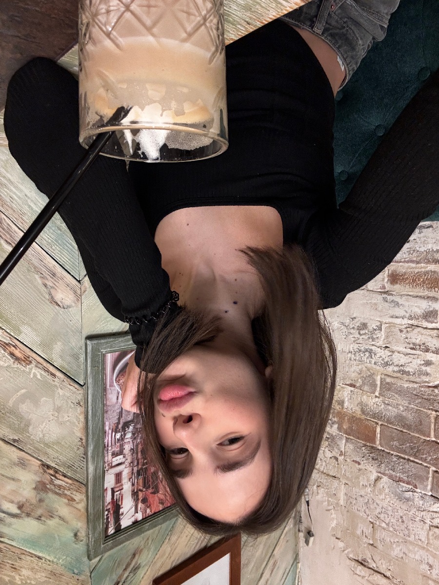 Fresh photos, fresh mood — Tina online in Warsaw